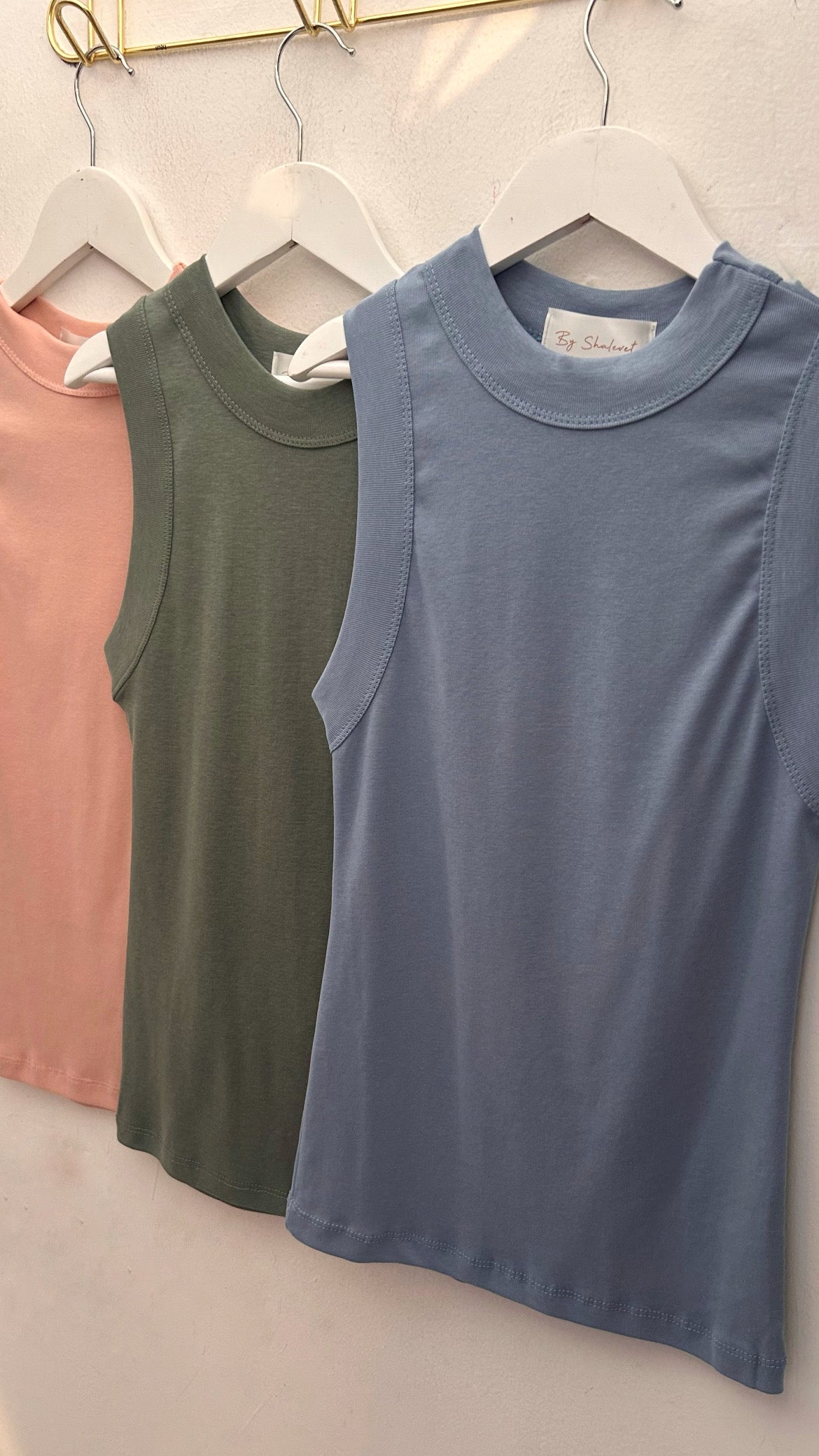 Tank top double collar