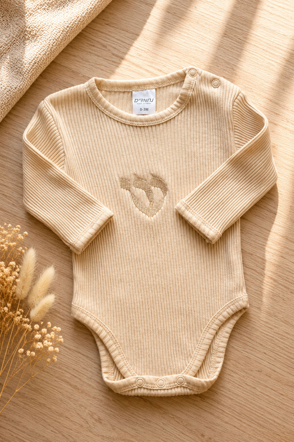Baby bodysuit ש