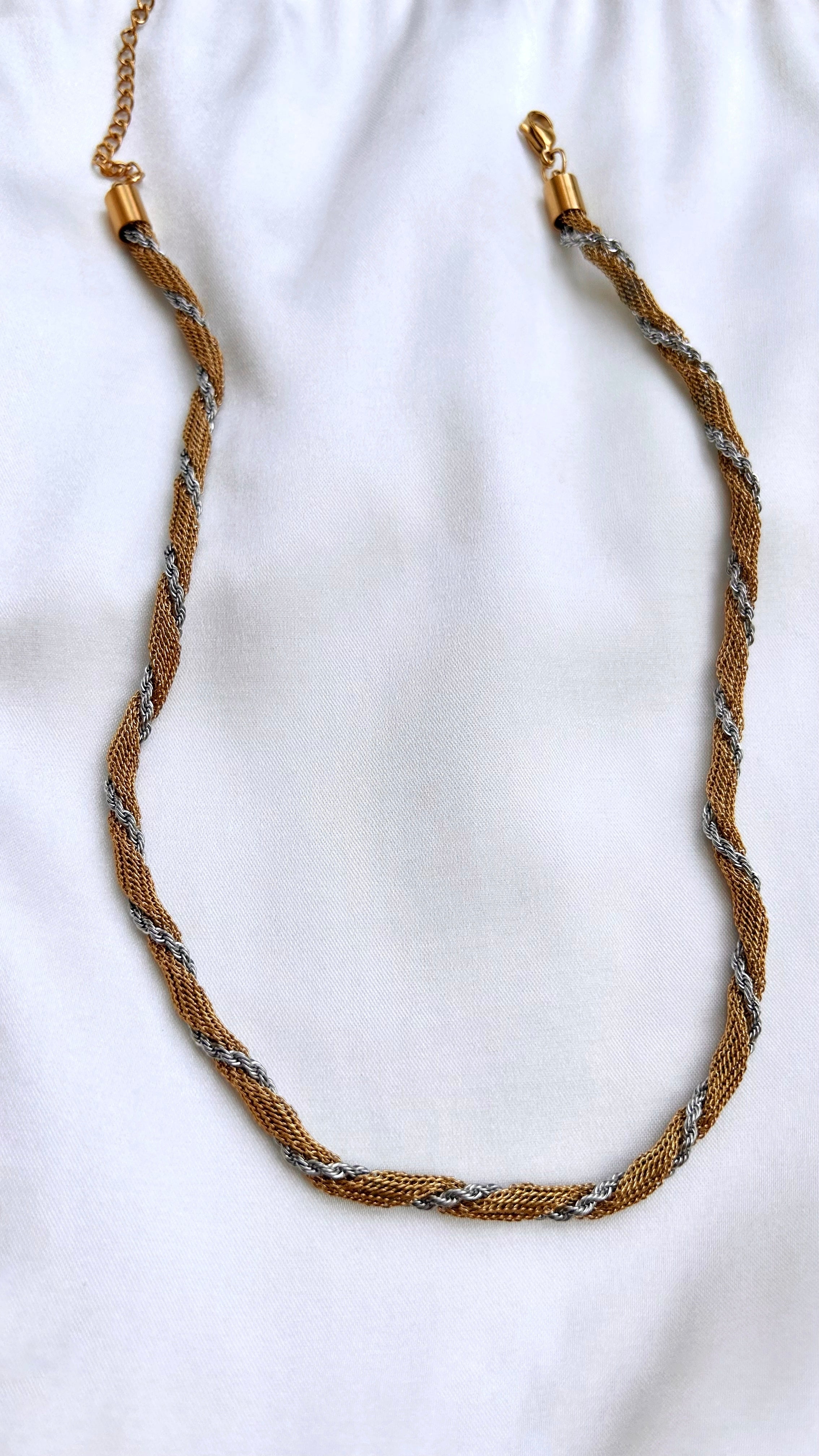 Oliv necklace