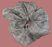 GIGA SCRUNCHIE