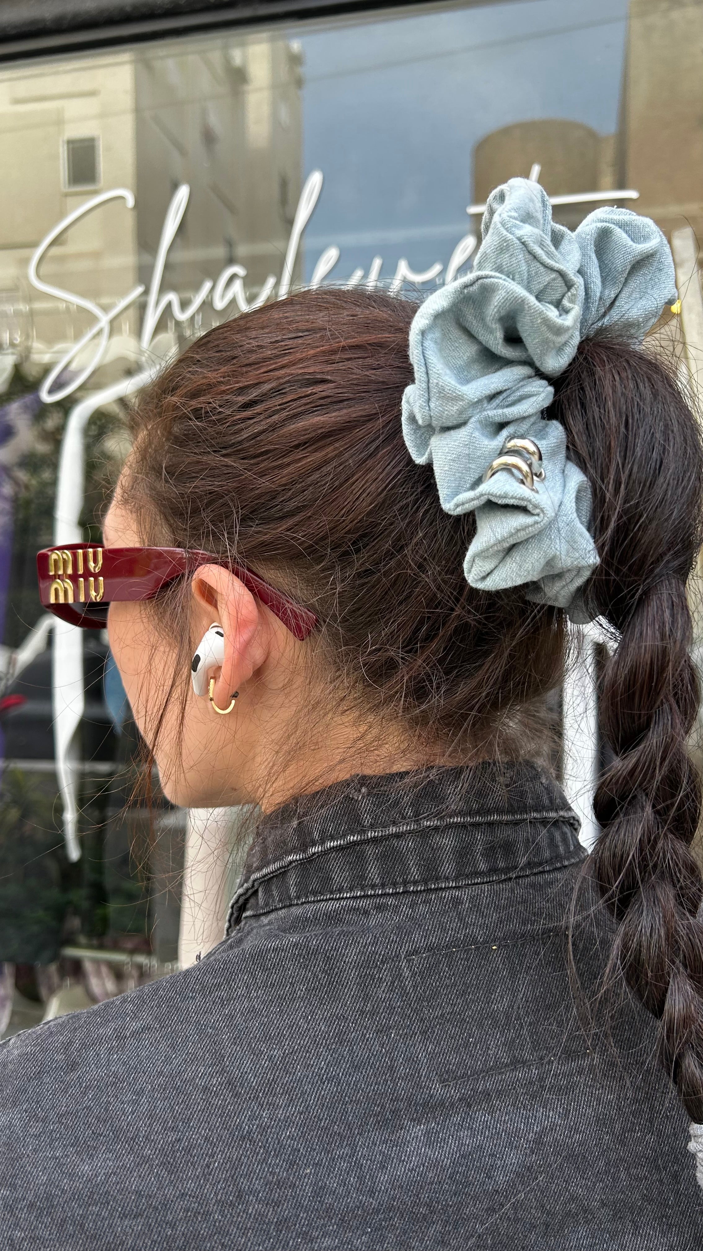 Denim geant scrunchie