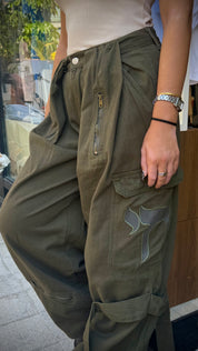 Alive & bold חי cargo