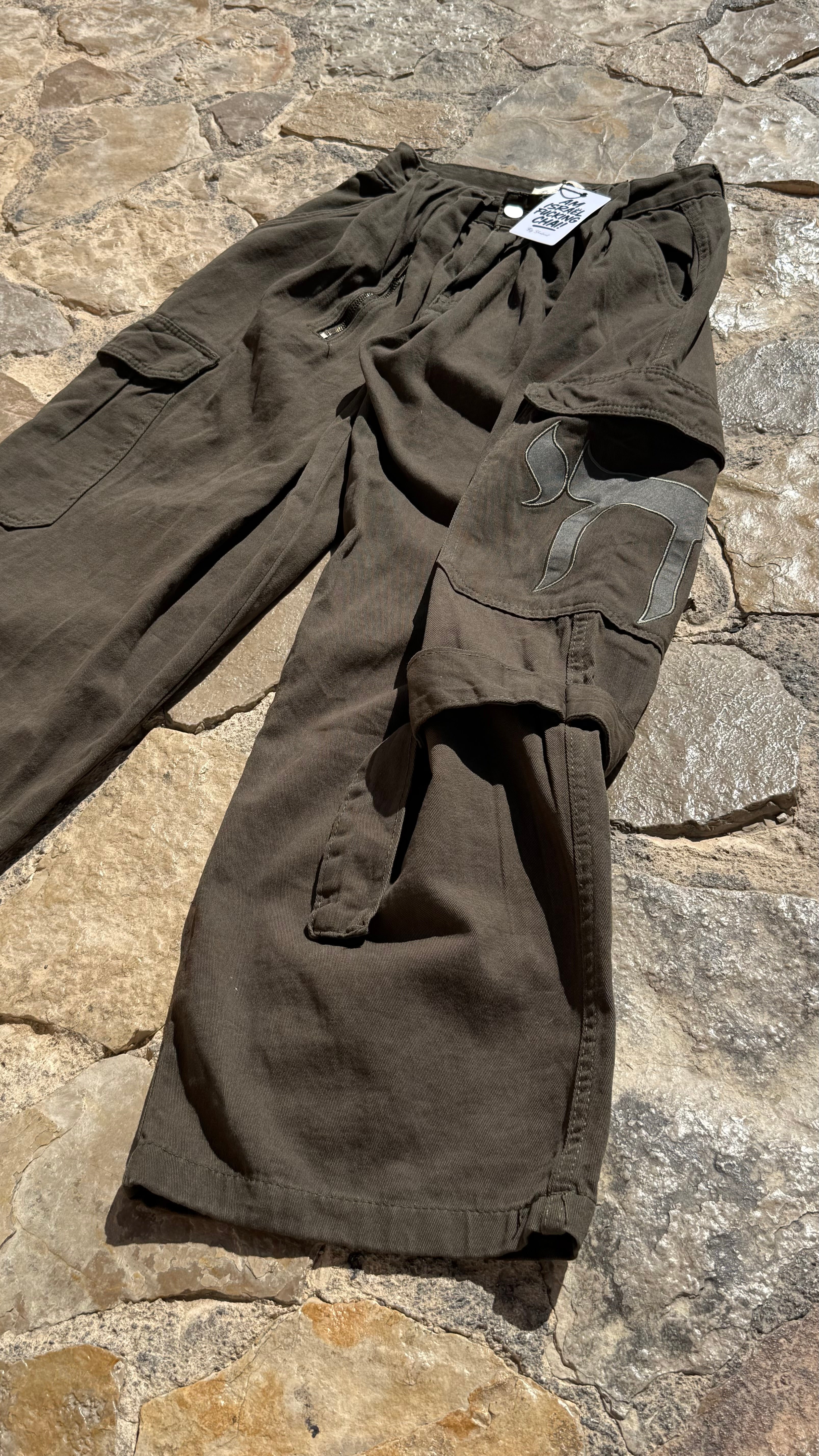 Alive & bold חי cargo