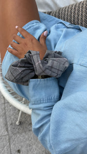 GIGA SCRUNCHIE