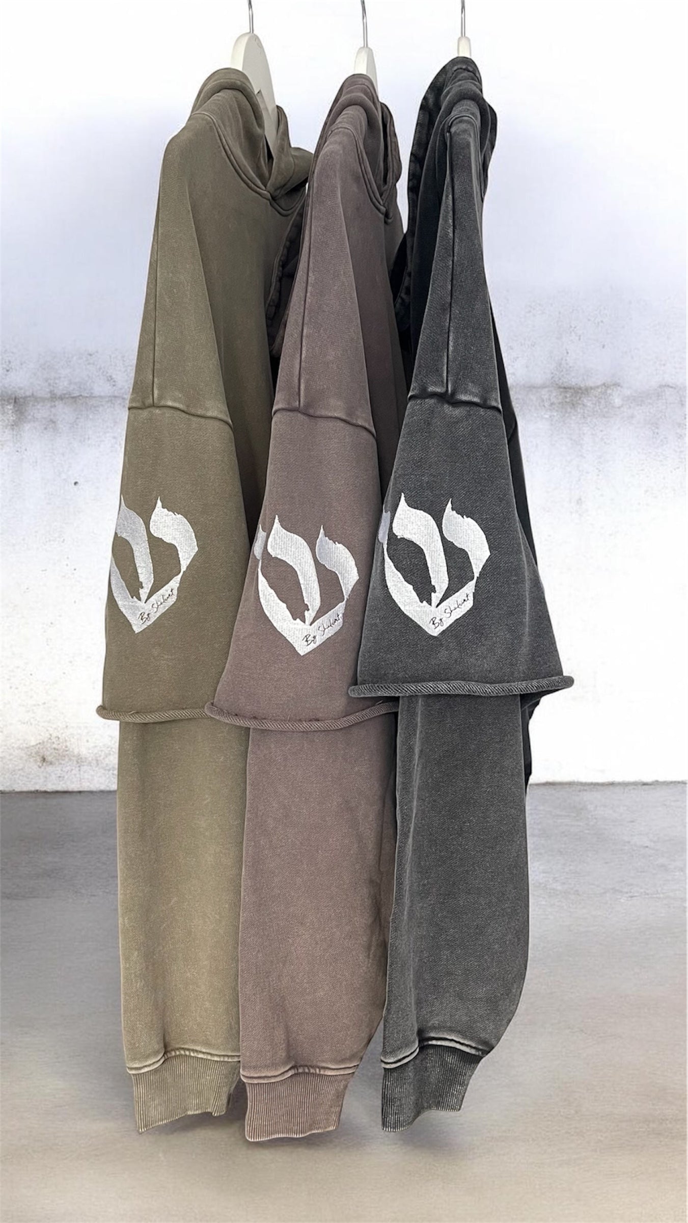 ש District Sweater