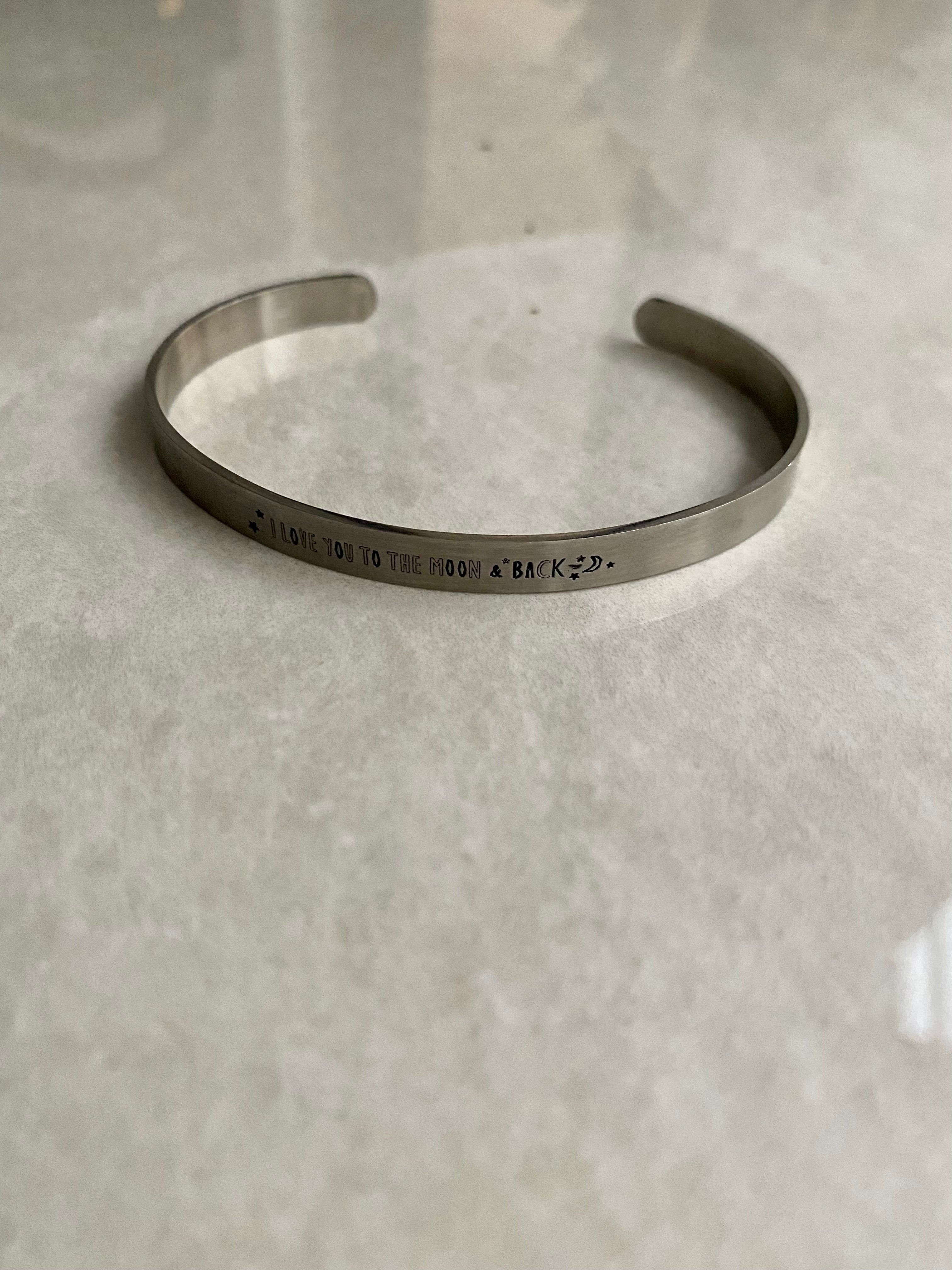 I love you to the moon & back' bracelet